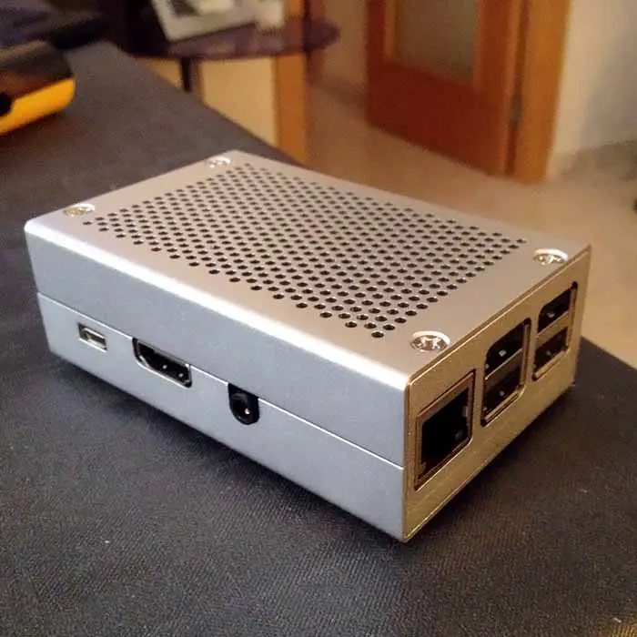Servidor Raspberry Pi 3B en Sevilla con carcasa de aluminio