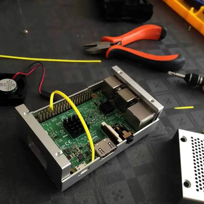 Instalación de ventilador en carcasa Raspberry Pi 3B